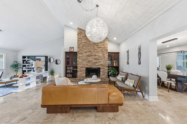Pinewood Residence photo 13