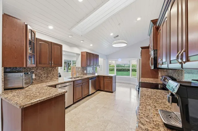 Pinewood Residence photo 14