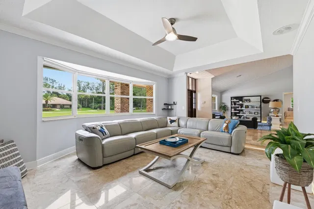 Pinewood Residence photo 15