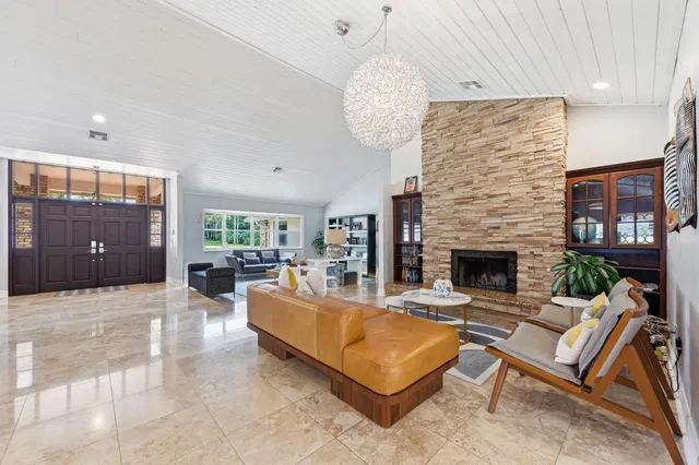 Pinewood Residence photo 17