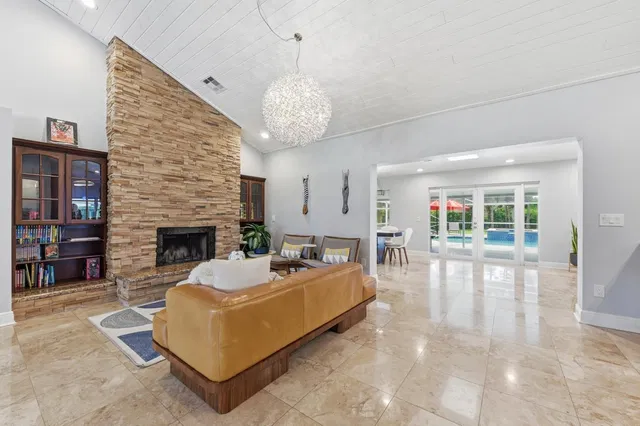Pinewood Residence photo 18