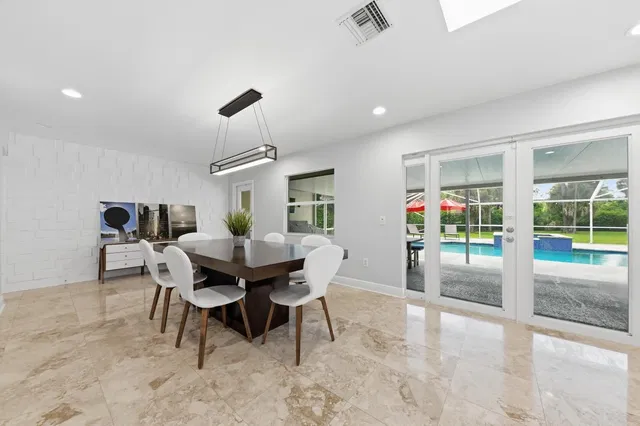 Pinewood Residence photo 20
