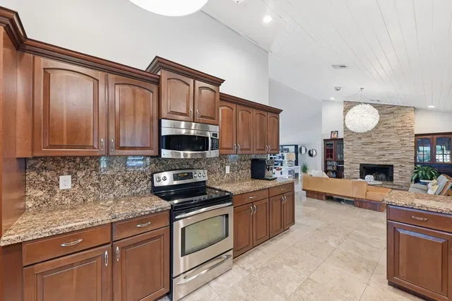 Pinewood Residence photo 21