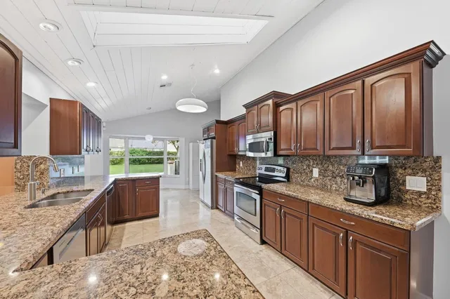 Pinewood Residence photo 23