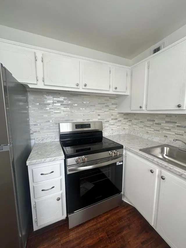 Residence photo 3