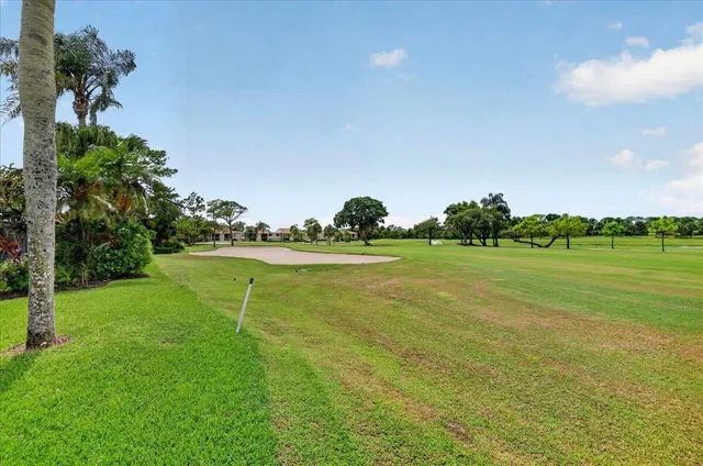 Eastpointe Country Club Residence photo 29