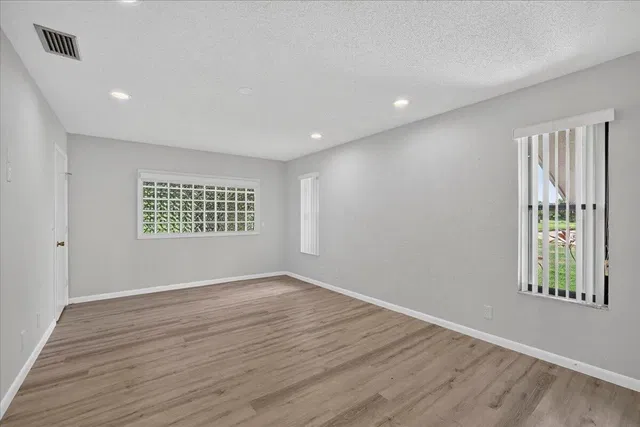 Eastpointe Country Club Residence photo 17
