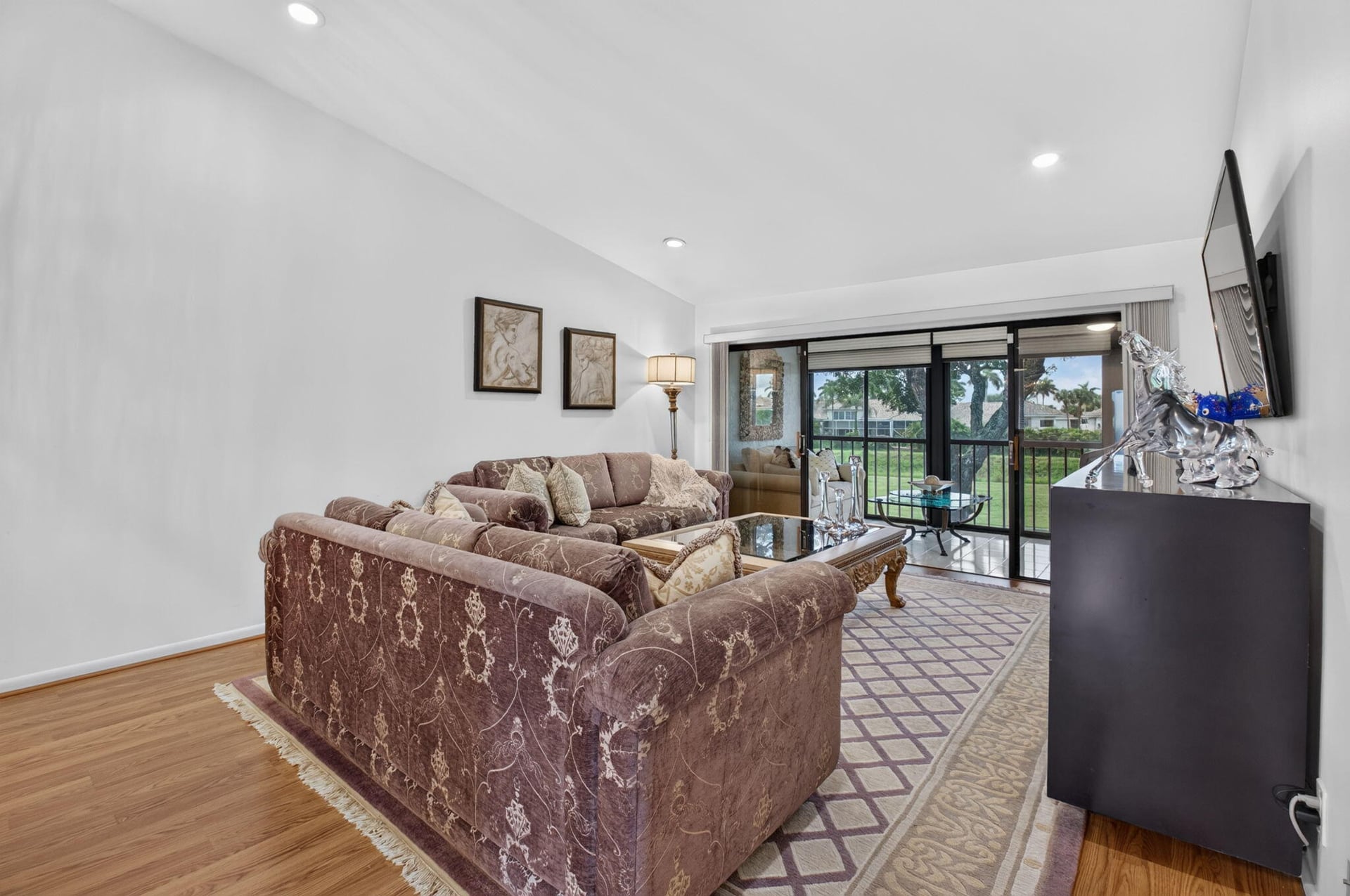 Unit 1622 photo 9