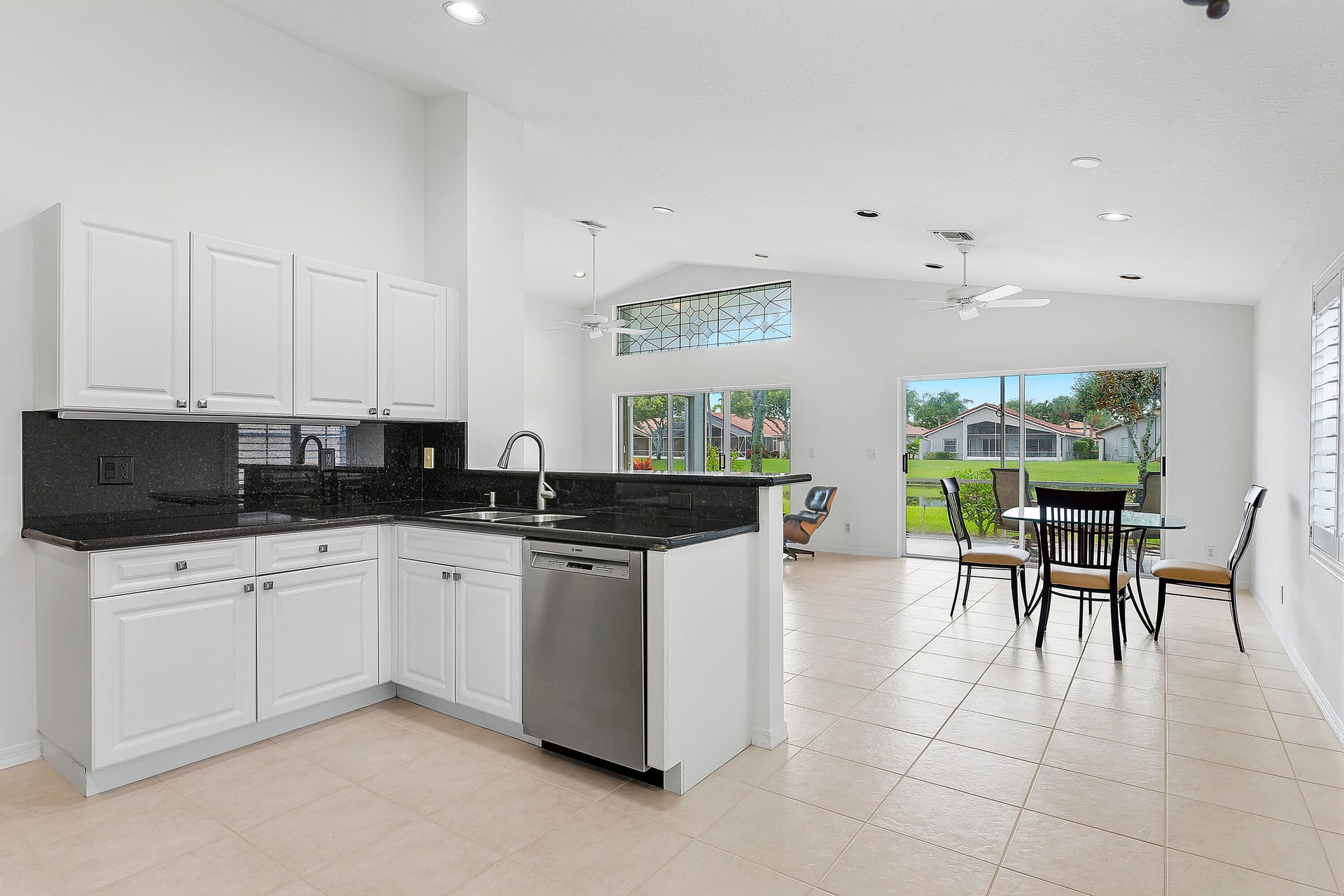  Residence photo 9