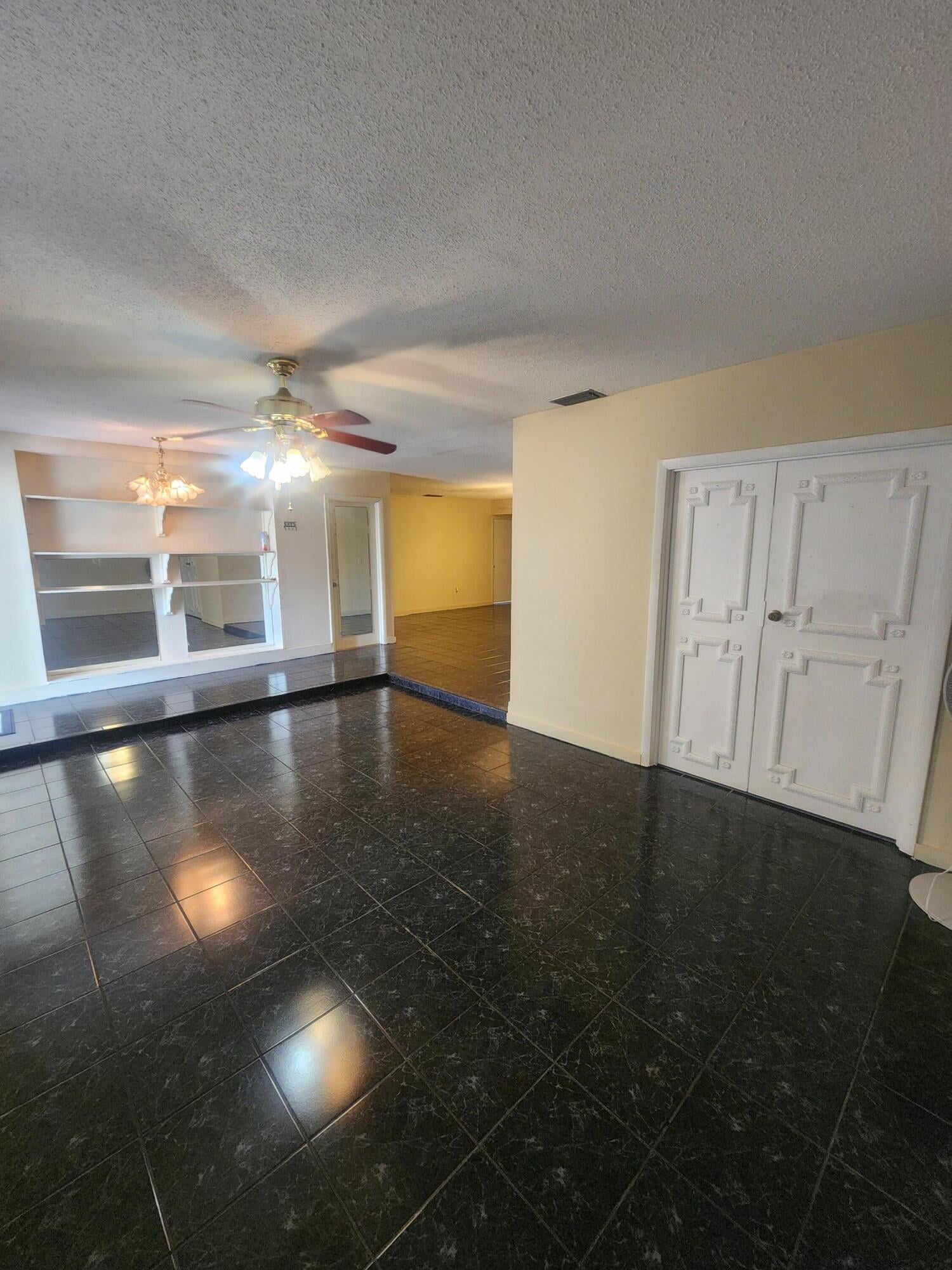 Residence photo 5