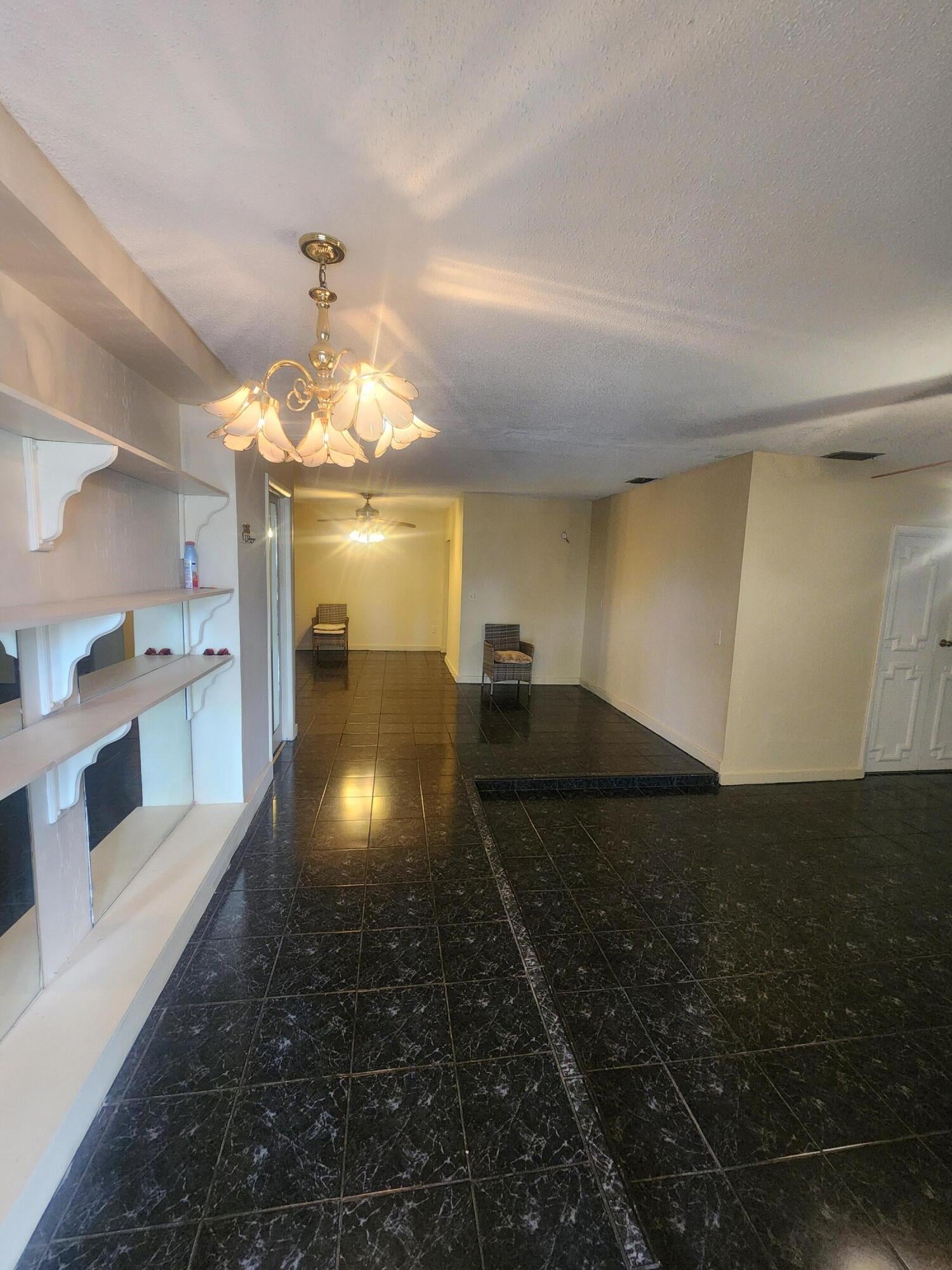 Residence photo 6