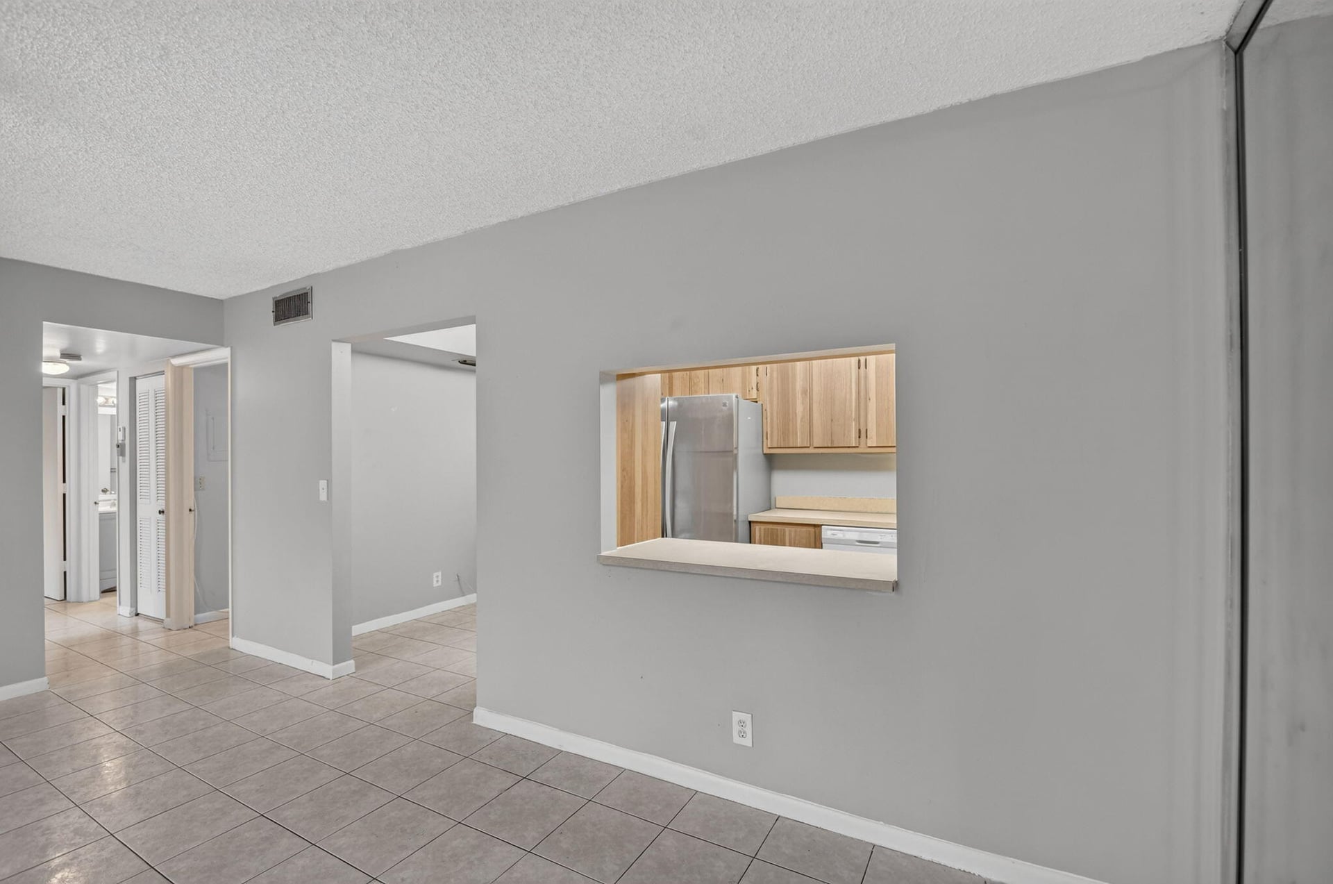 Unit C1 photo 11
