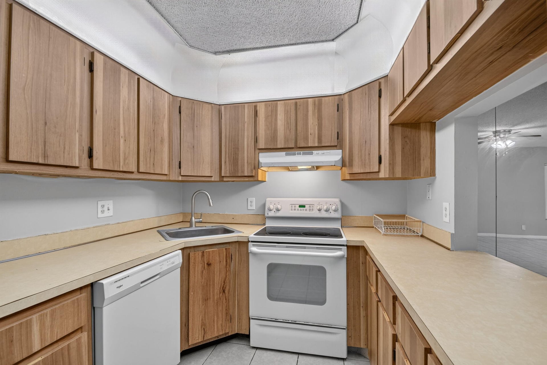 Unit C1 photo 14