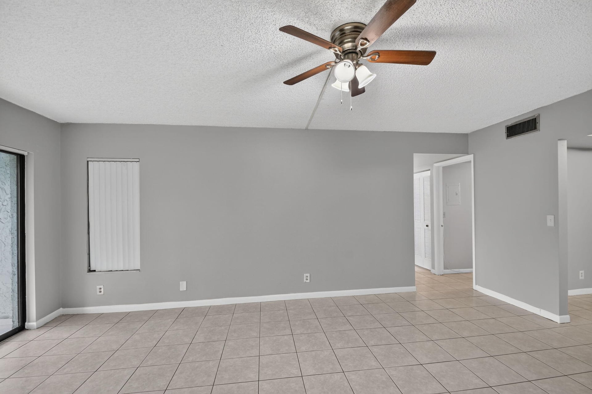 Unit C1 photo 20