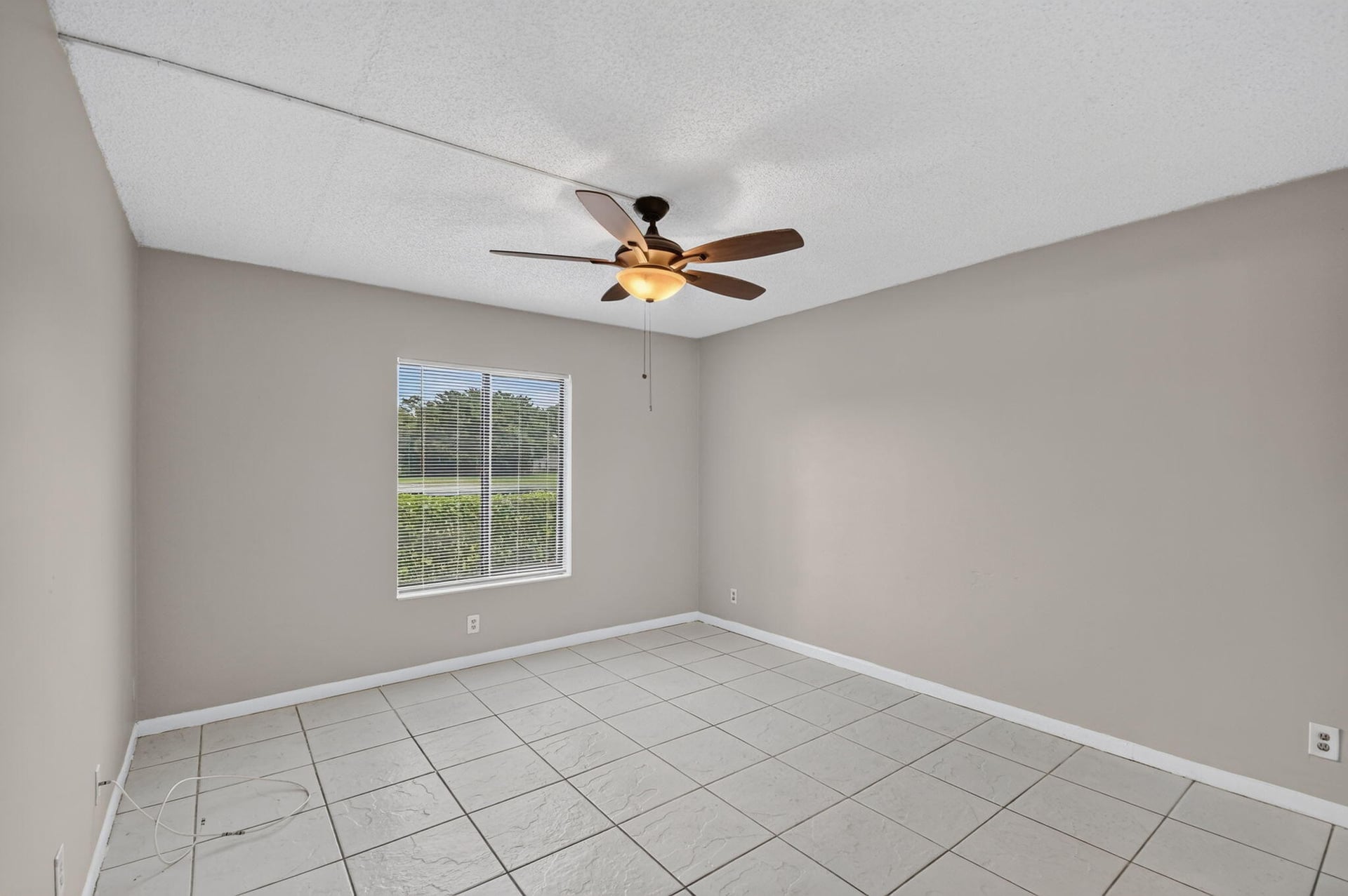 Unit C1 photo 21