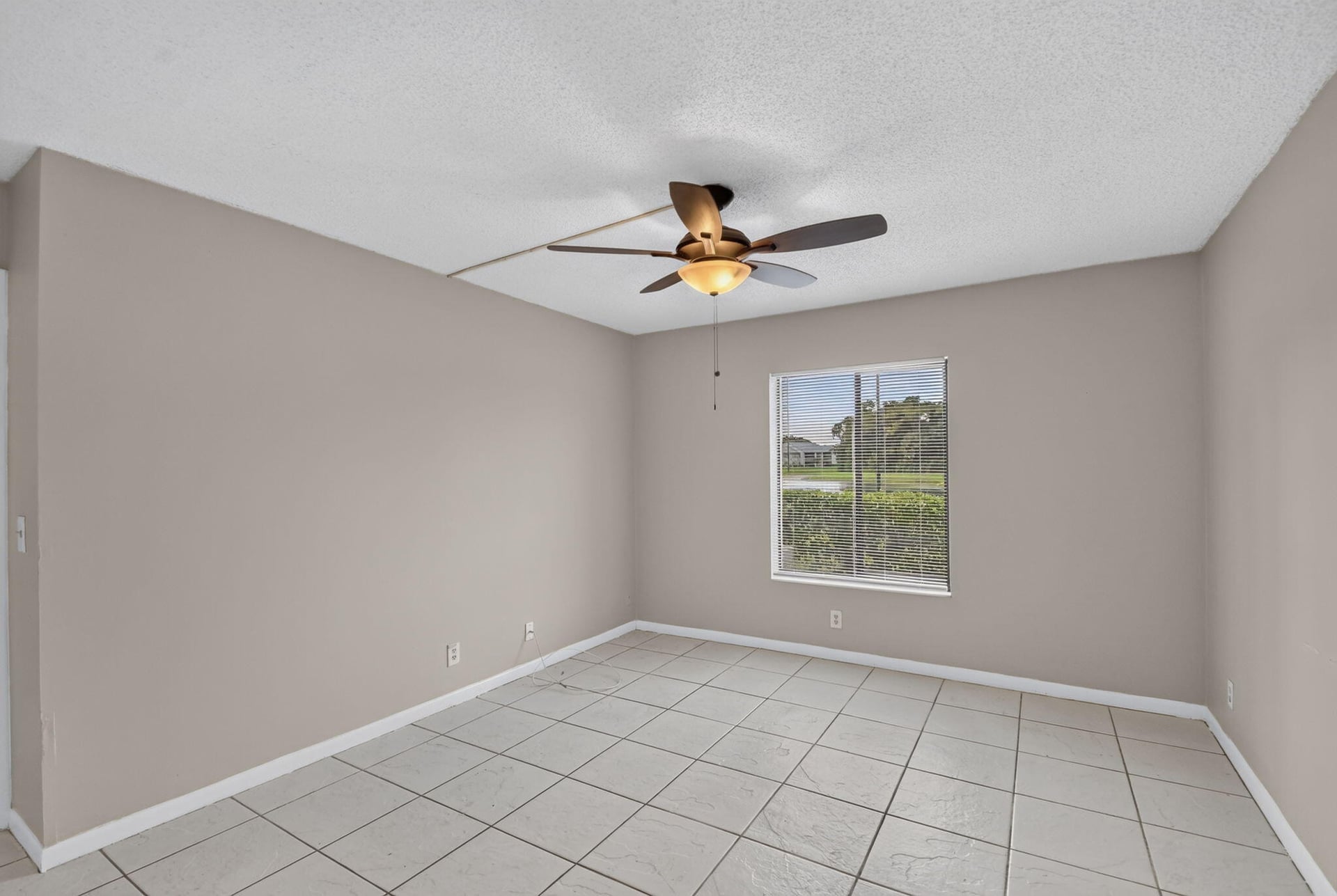 Unit C1 photo 22
