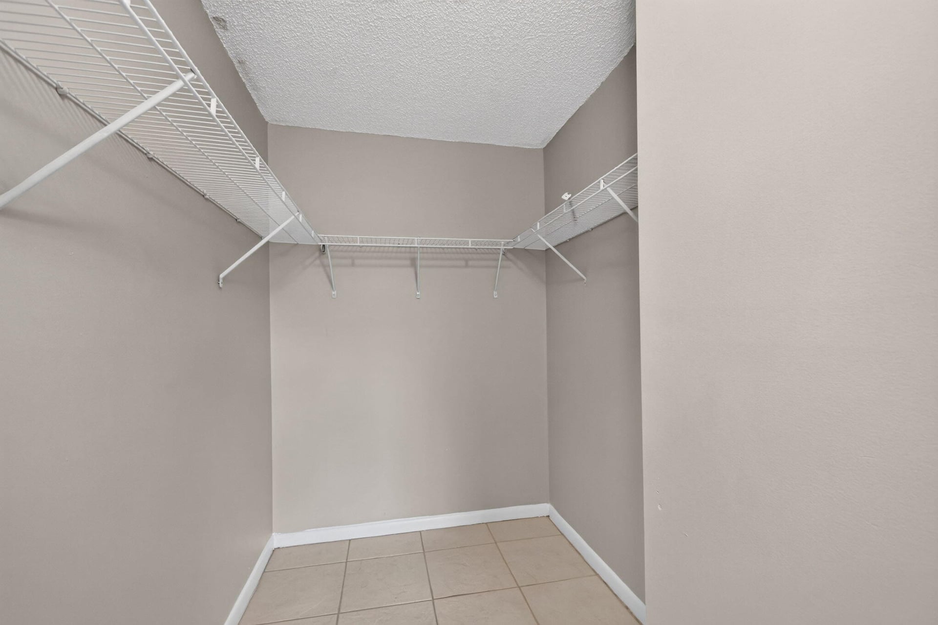 Unit C1 photo 24
