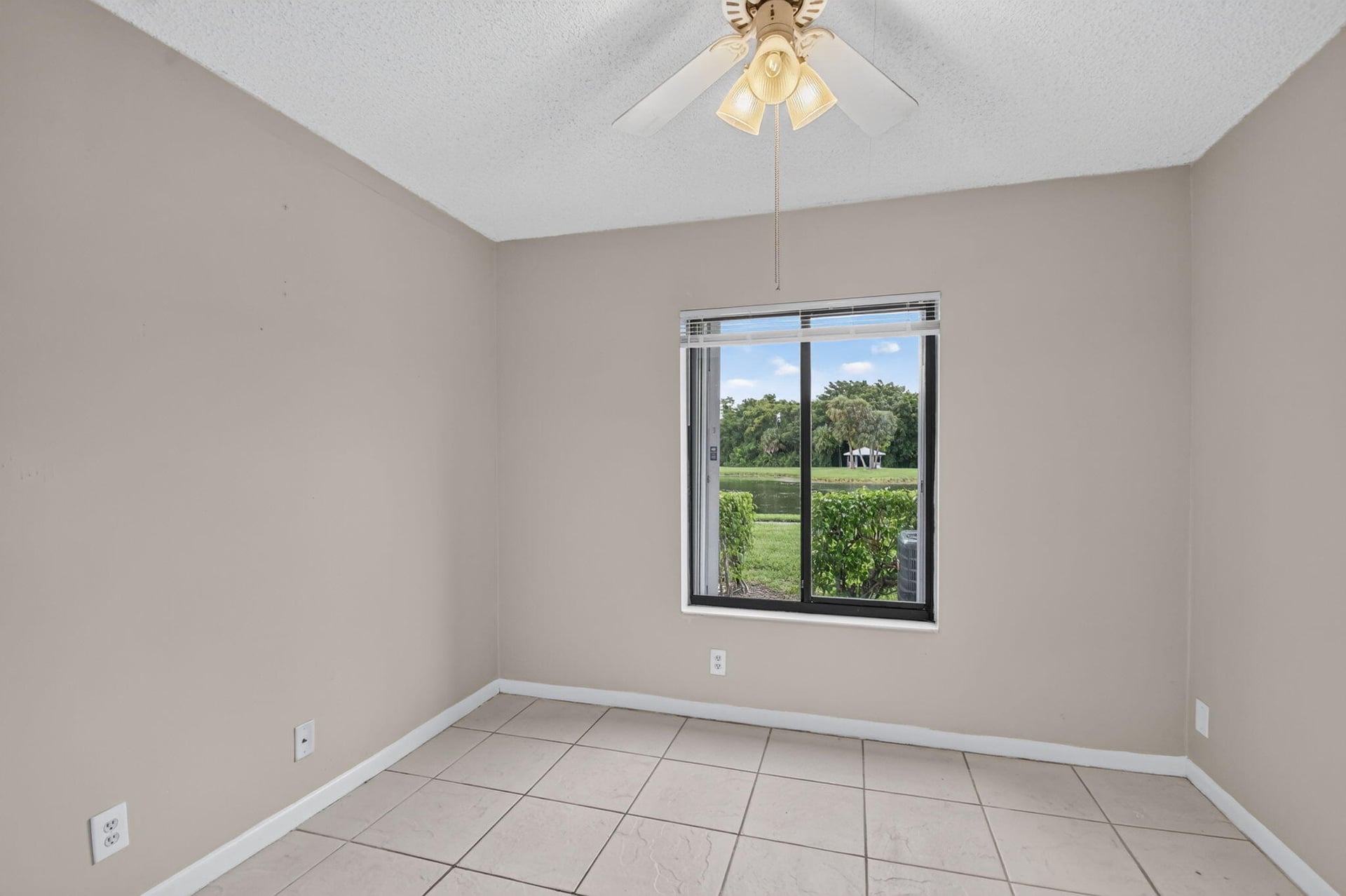 Unit C1 photo 26
