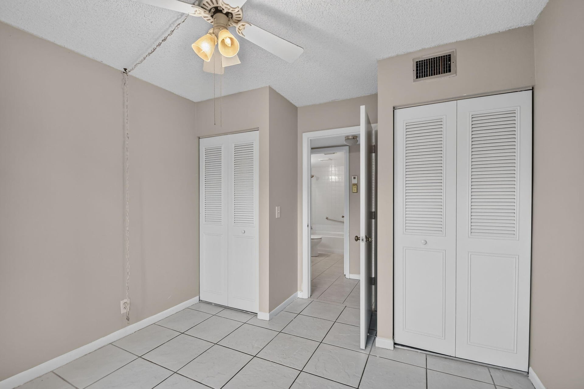 Unit C1 photo 27