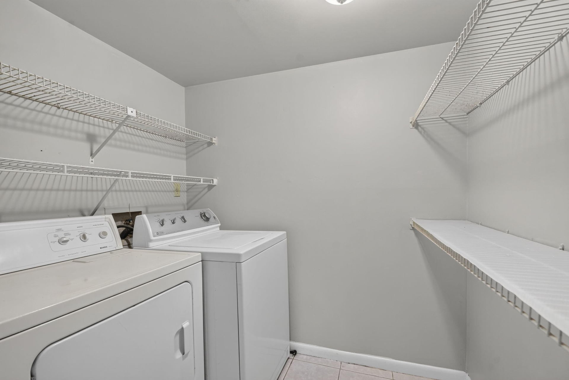 Unit C1 photo 29