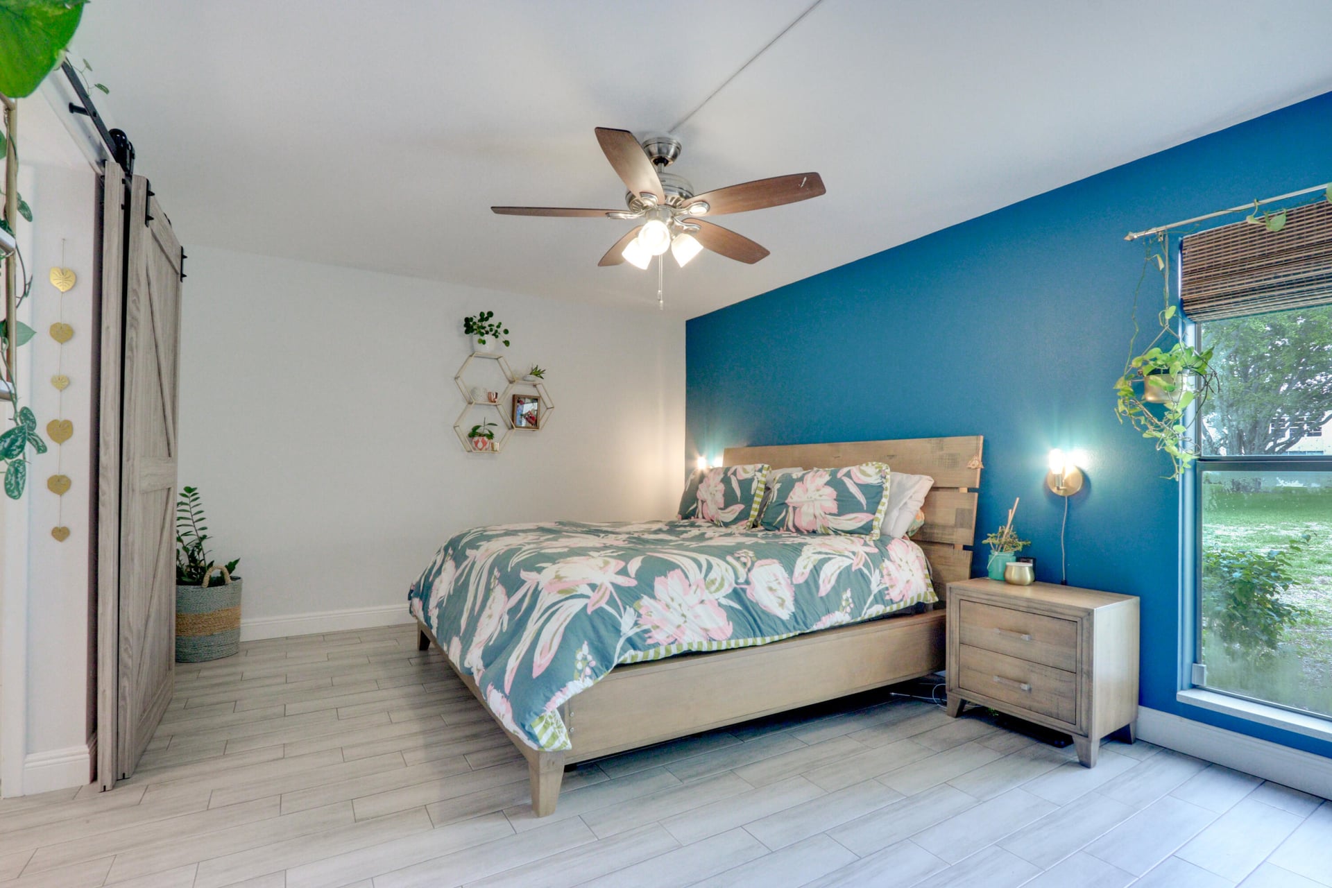 Unit 115 photo 14