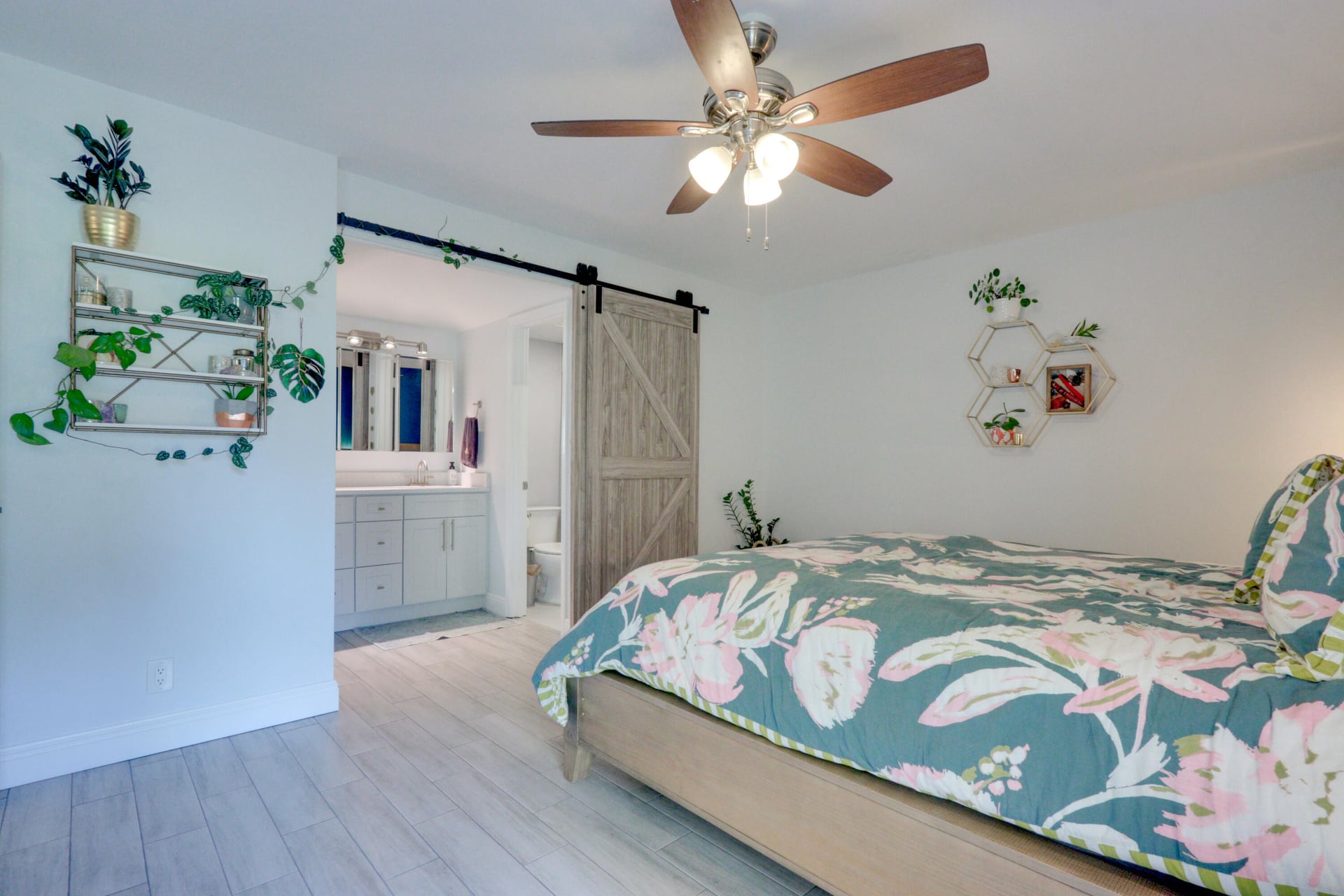Unit 115 photo 15
