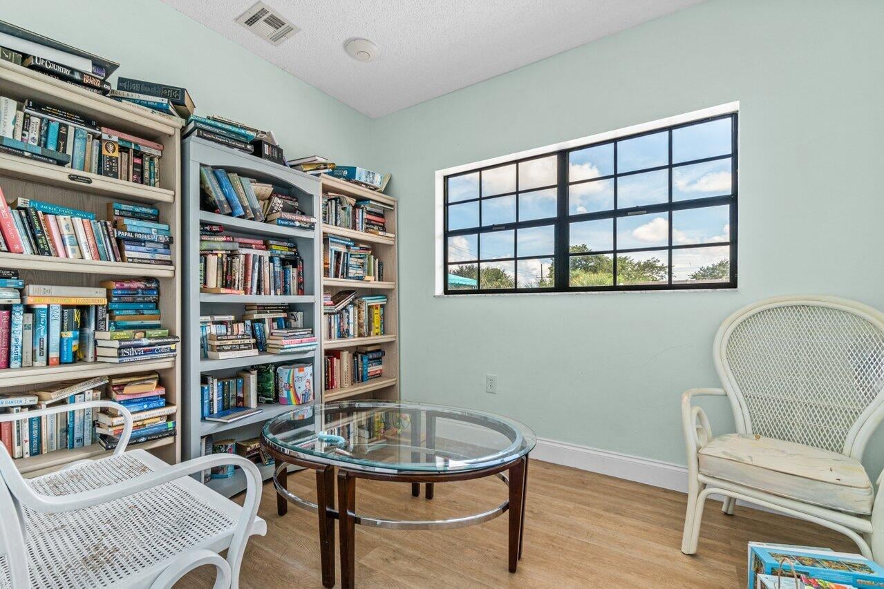 Unit 115 photo 32