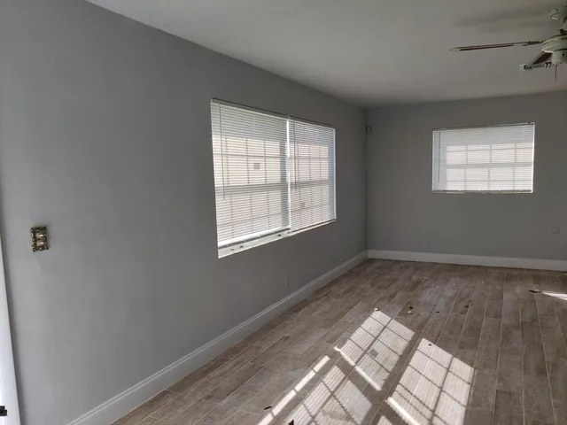  Residence photo 6