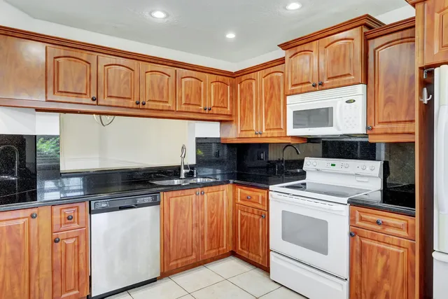  Residence photo 6