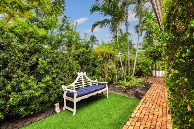 SoSo West Palm Beach Residence photo 32