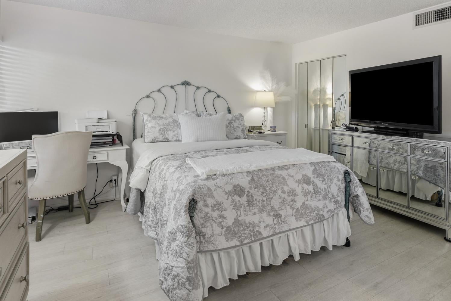  Unit V2-203 photo 16