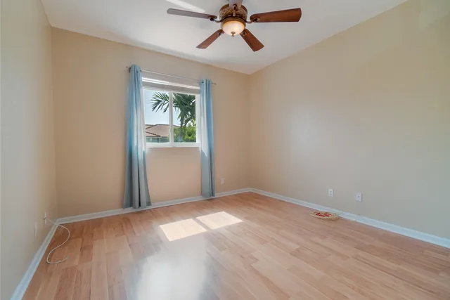 Residence photo 16