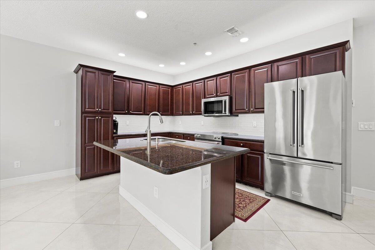  Residence photo 4