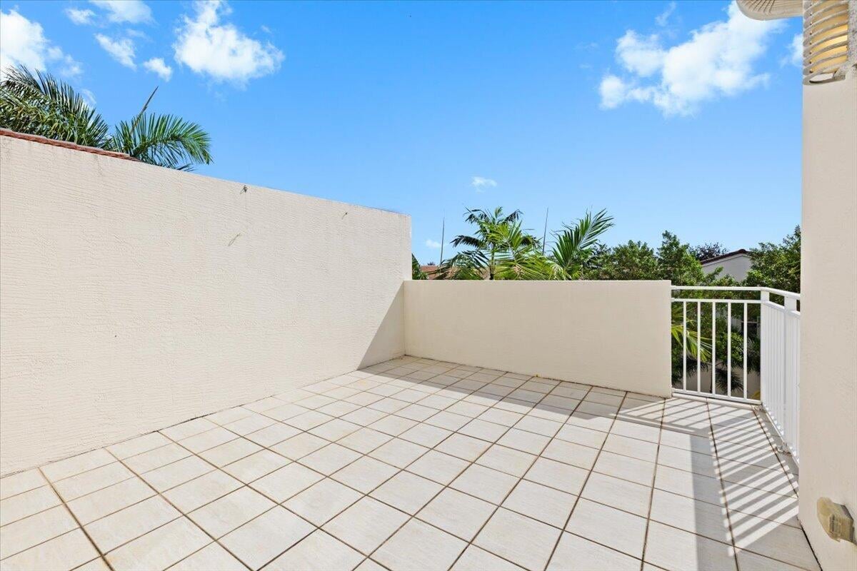  Residence photo 32