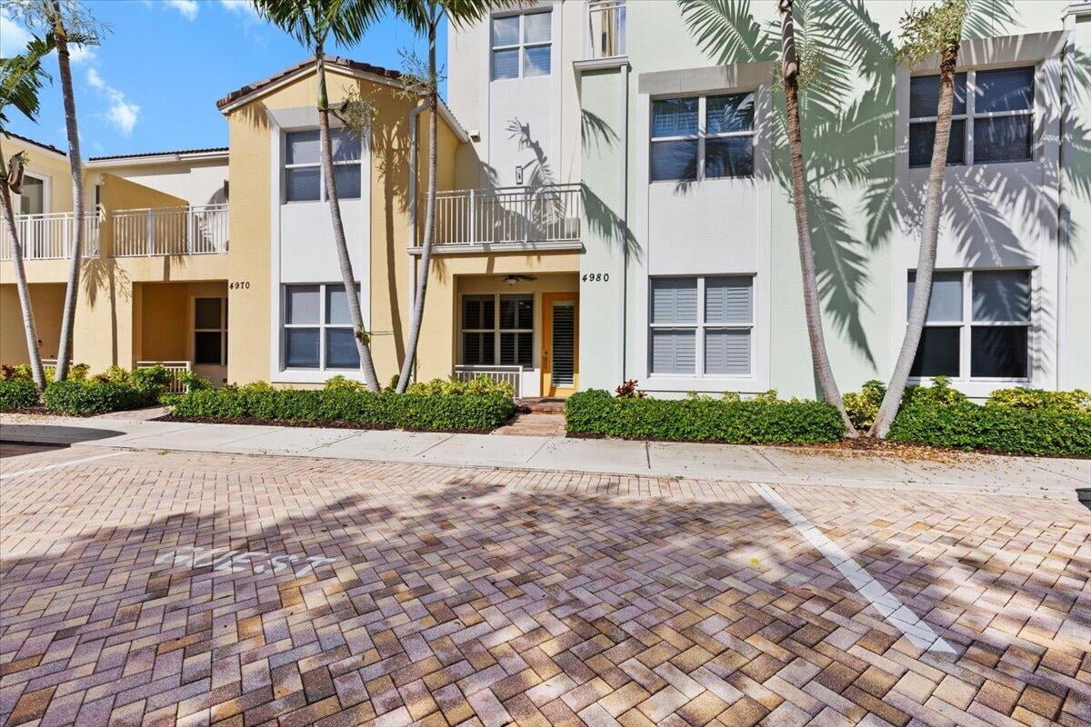  Residence photo 50