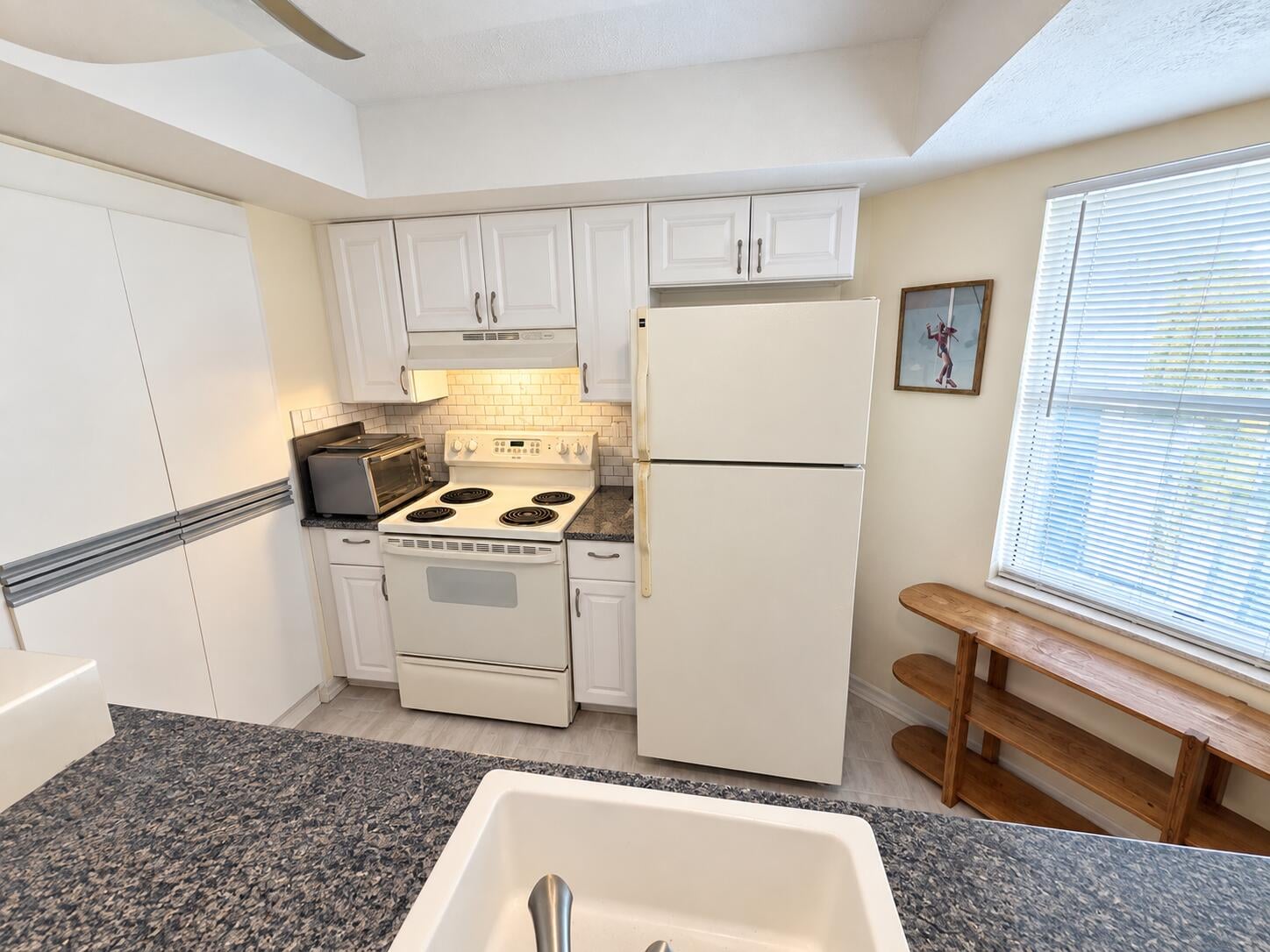 Unit J239 photo 6