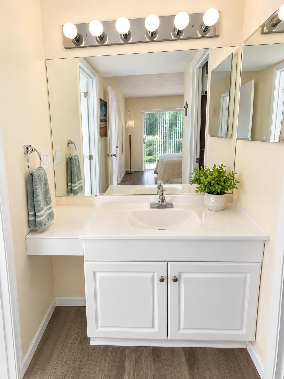 Unit J239 photo 12