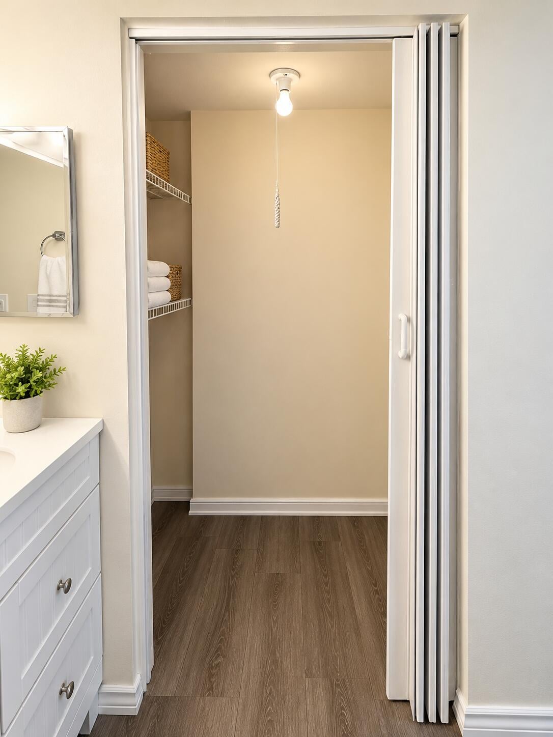 Unit J239 photo 17