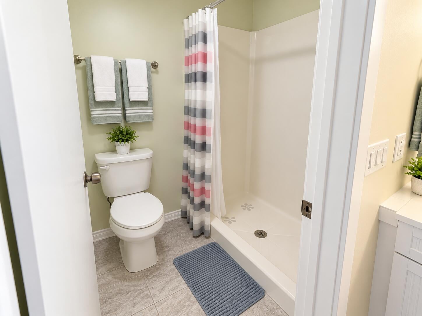 Unit J239 photo 18