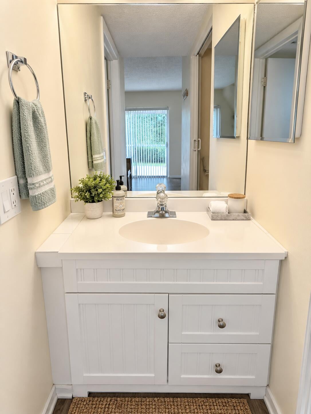 Unit J239 photo 20