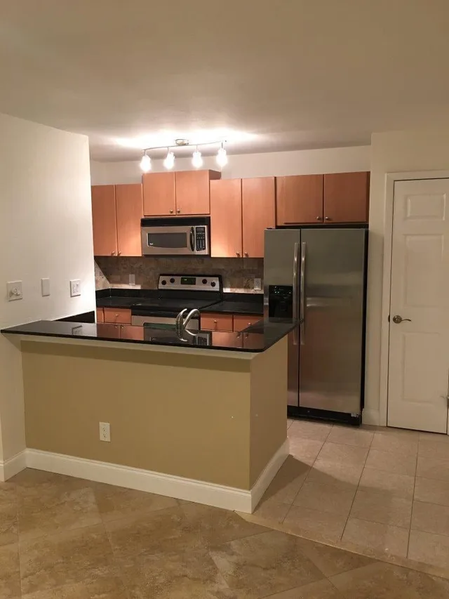 Unit 9-104 photo 2