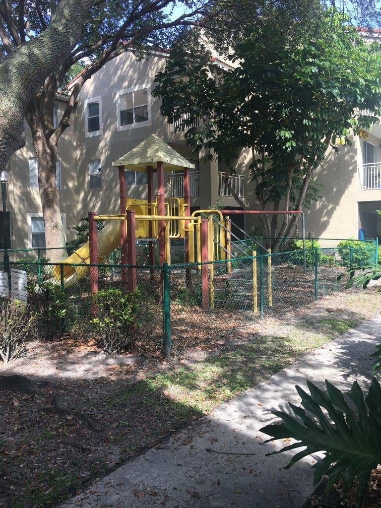 Unit 9-104 photo 11