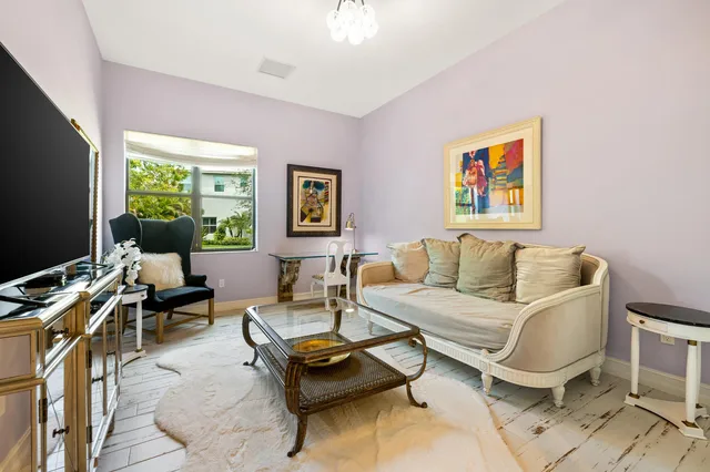 Residence photo 32