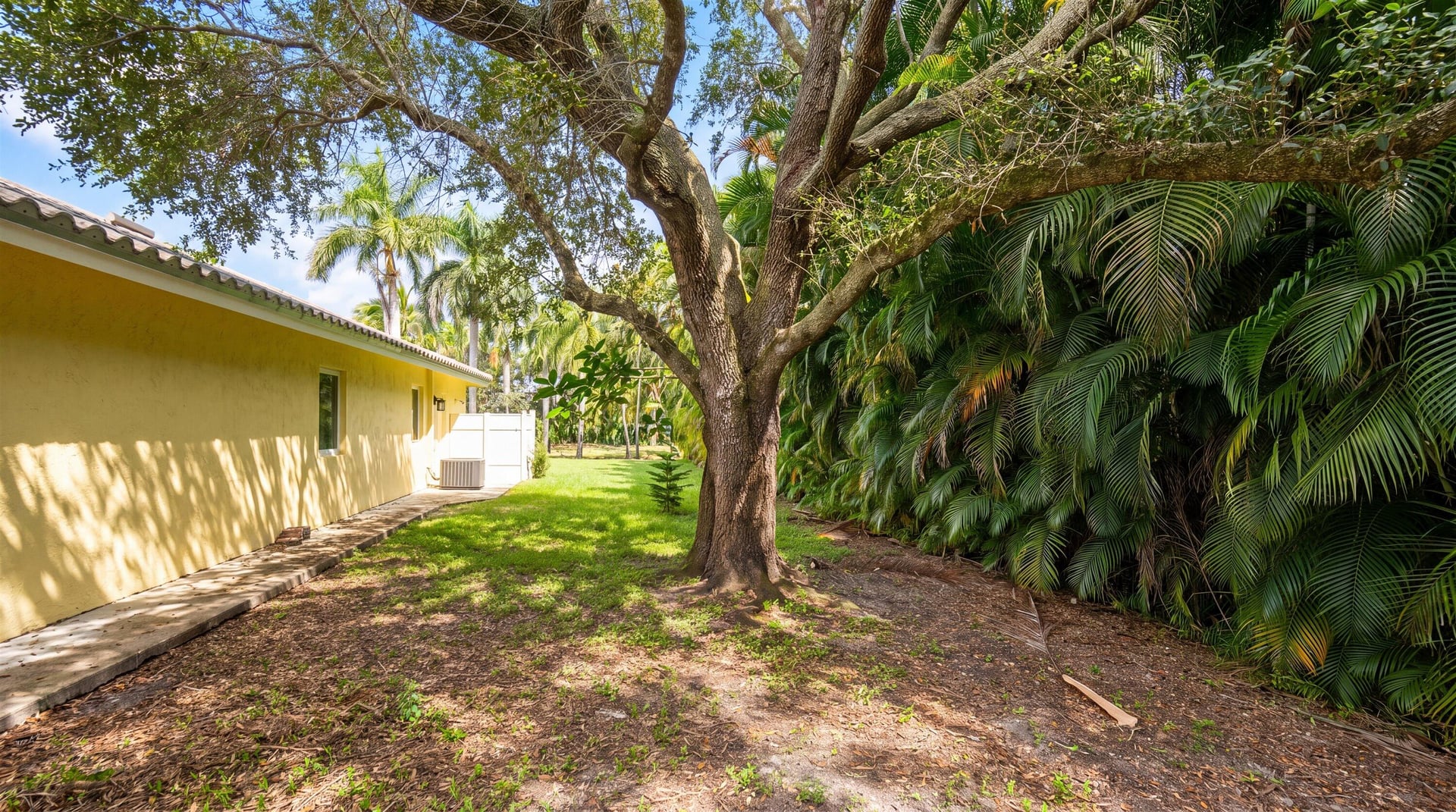 Residence photo 51