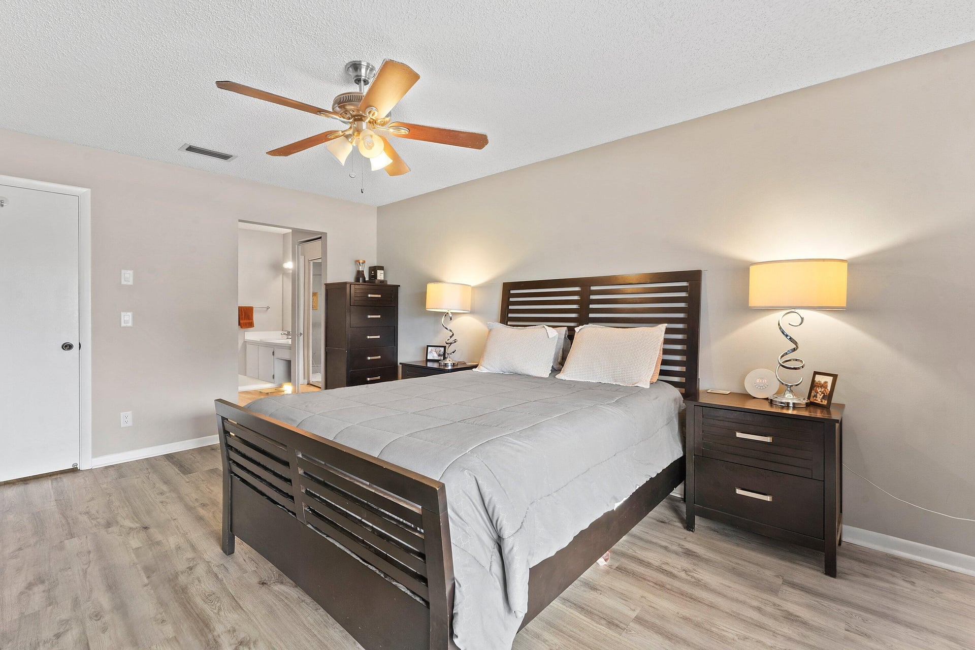 Unit C photo 19