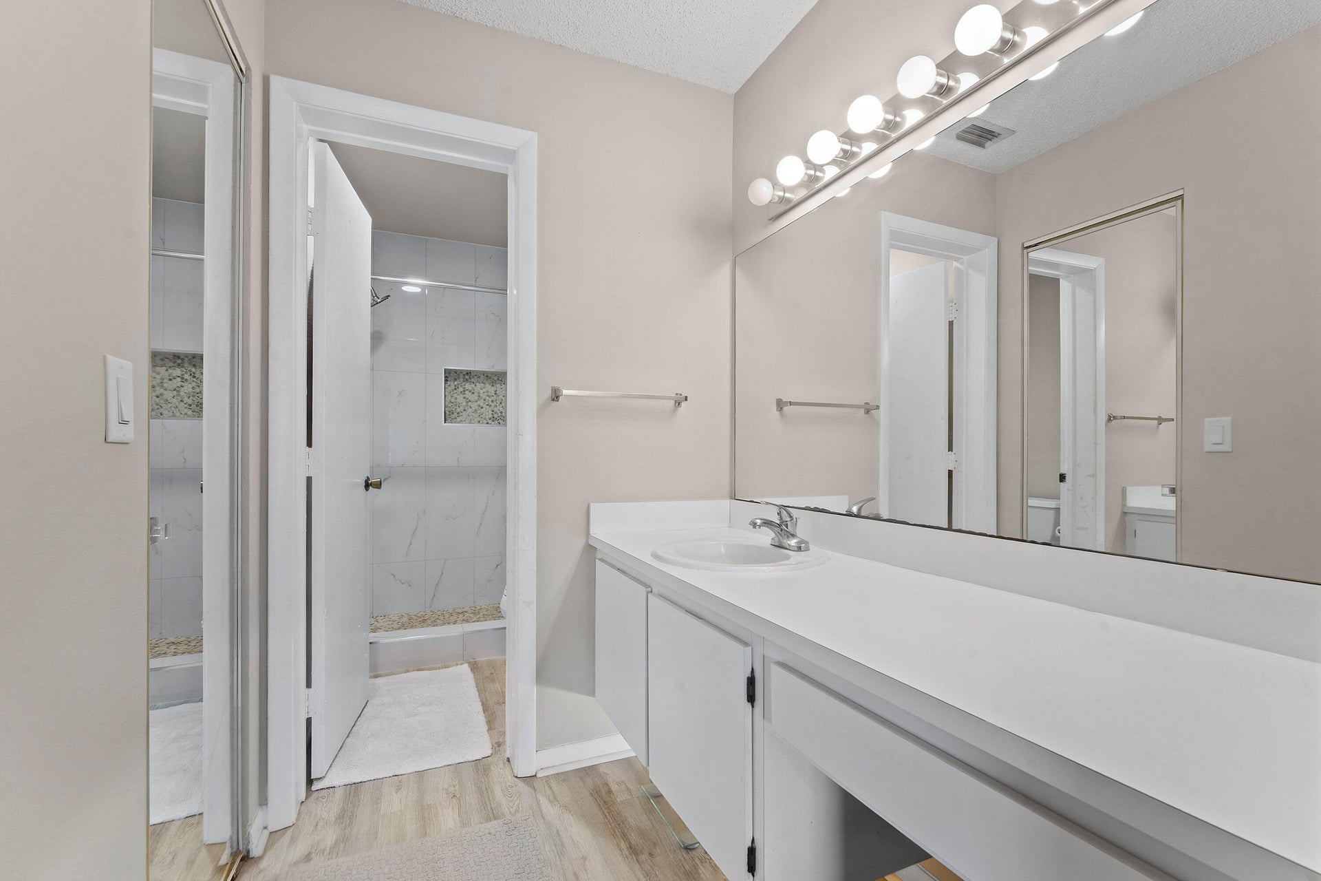 Unit C photo 20