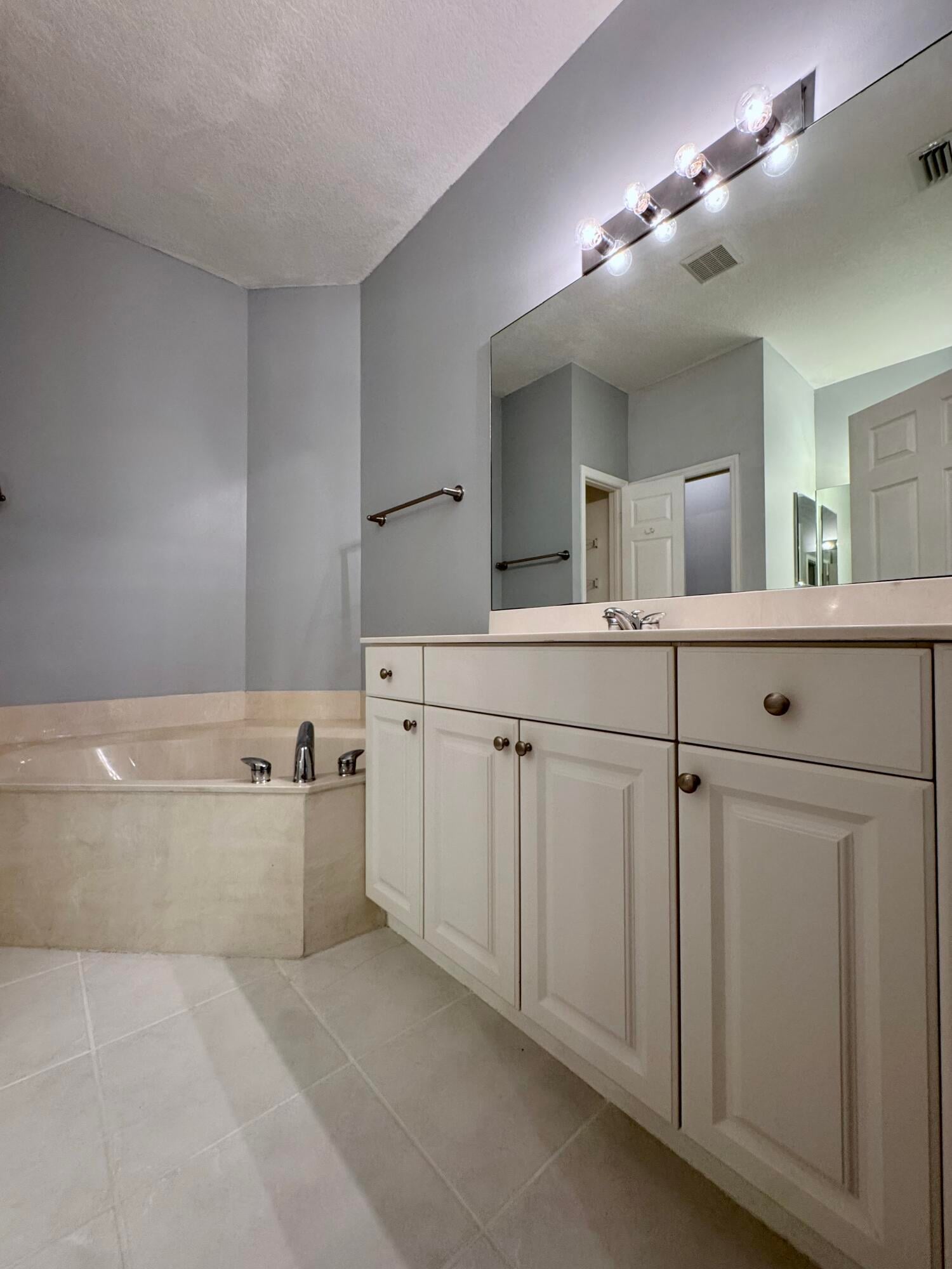 Residence photo 23