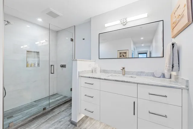 Unit 2151 photo 17