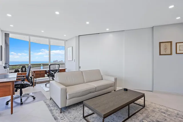 Unit 2151 photo 20
