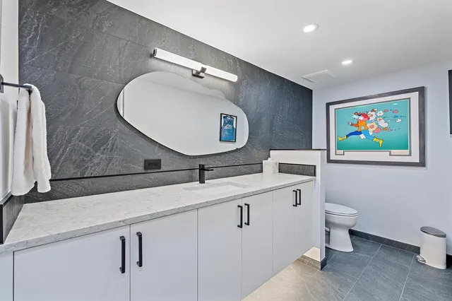 Unit 2151 photo 22
